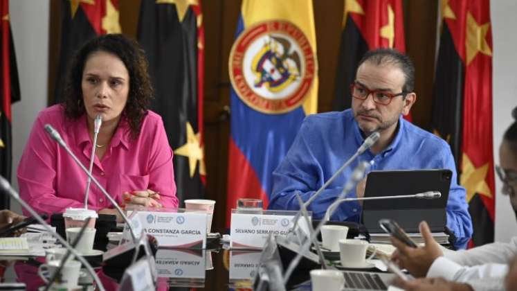 Ministra (e) de Transporte, María Constanza García, y el gobernador Silvano Serrano/Foto cortesía