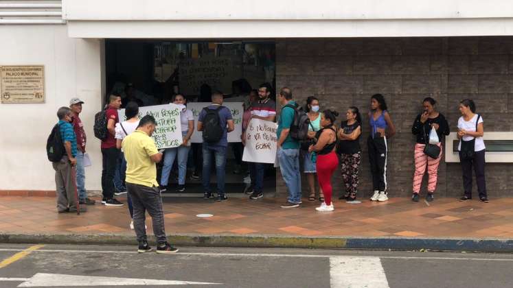 Protesta por despidos en Villa del Rosario