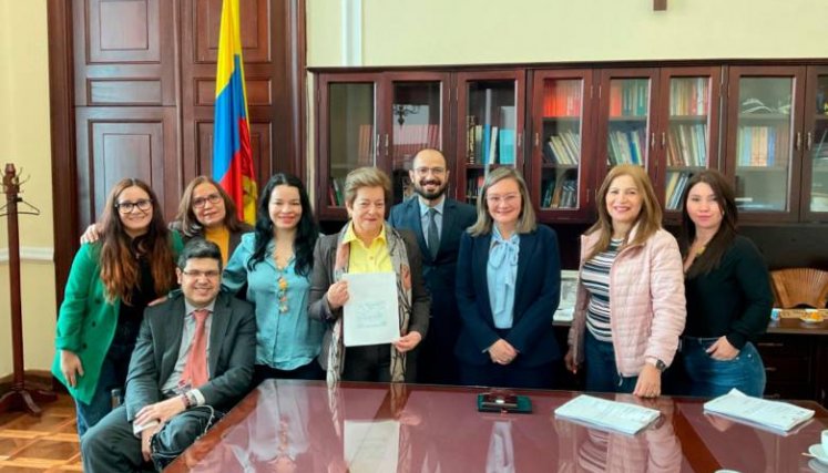 La ministra de trabajo Gloria Inés Ramírez, encabezó la radicación de la reforma laboral este jueves 24 de agosto.