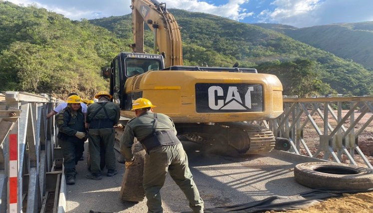 El puente, en el sector El Turco, está diseñado para resistir hasta 52 toneladas para todo tipo de vehículos./Fotos La Opinión