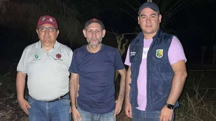 Rodolfo Galvis (en el centro) el día que fue liberado.