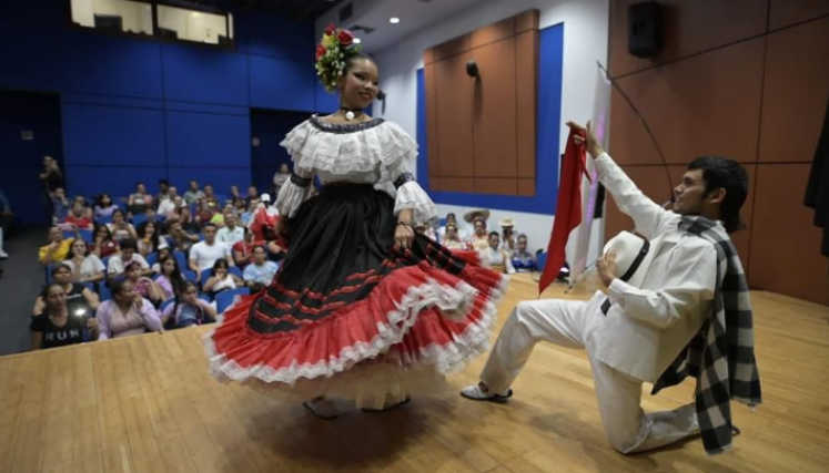 Más de 10 agrupaciones hacen parte del festival de danza