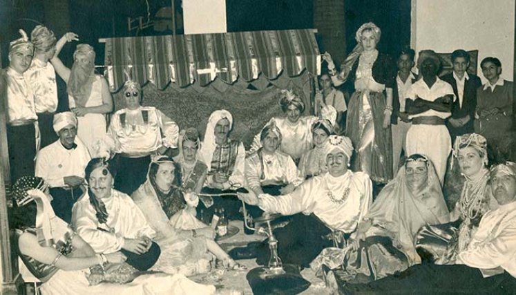 Foto del recuerdo | Fiesta de disfraces en los años 60
