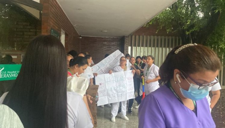 Protesta de los trabajadores asociados en el Hospital Erasmo Meoz/Foto La Opinión Protesta de los trabajadores asociados en el Hospital Erasmo Meoz/Foto La Opinión