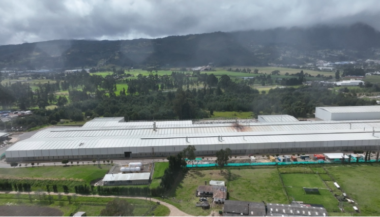 El horno, con capacidad de alrededor de 450 metros cuadrados, producirá formatos de gran tamaño que antes se importaban