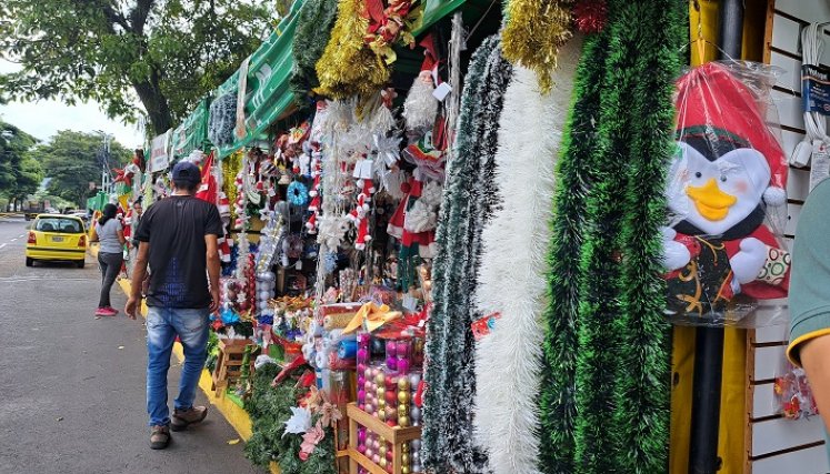 Artesanos y vendedores de adornos navideños esperan repuntar las ventas en Táchira. Fotos Anggy Polanco / La Opinión. 