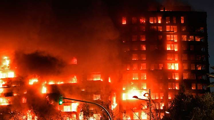 Edificio en llamas. 