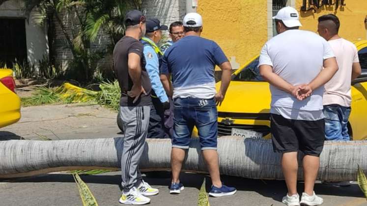 Un cable salvó a taxista de morir aplastado