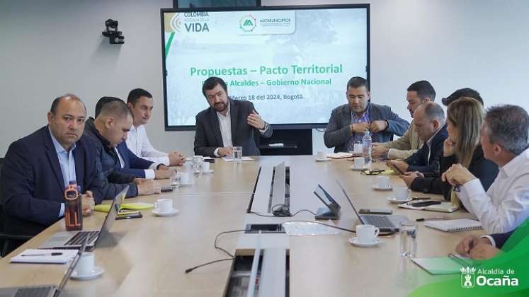 En bloque, los alcaldes de la zona del Catatumbo gestionan recursos de inversión para el desarrollo regional./ Foto: Cortesía