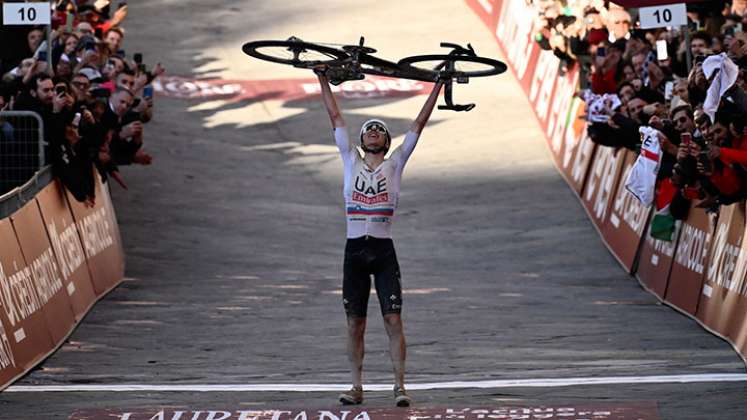 Tadej Pogacar, campeón de la Strade Bianche 2024.