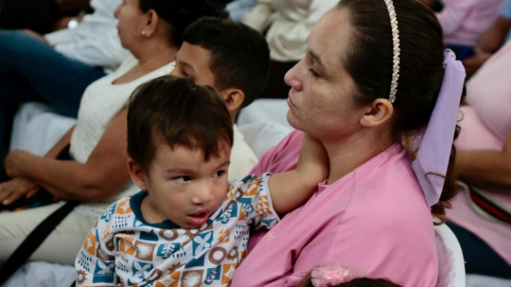 Samuel, de casi tres años, nació con una severa malformación de labio paladar hendido y tras dos cirugías ha mejorado sustancialmente. 