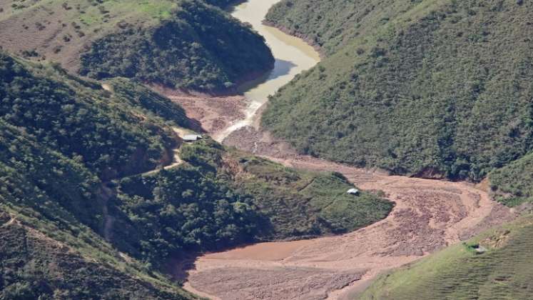 Damnificados de la vereda El Tarrita exigen una solución definitiva a la emergencia vial./ Foto: Cortesía 