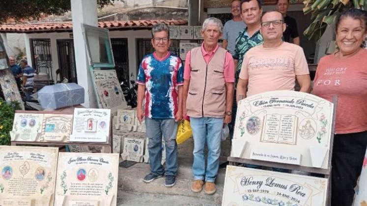 Marmoleros del cementerio municipal/Foto Orlando Carvajal