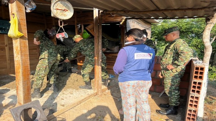 El programa Fe en Colombia del Ejército colombiano promueve la construcción de cocinas ecoeficientes en el Norte de Santander. /Foto: cortesía.