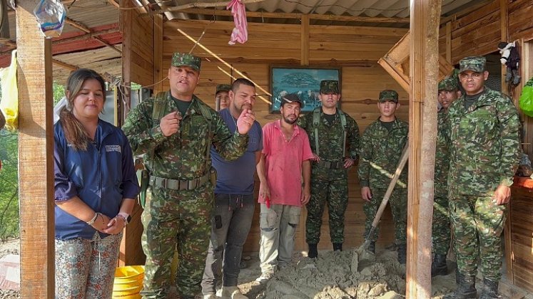 El programa Fe en Colombia del Ejército colombiano promueve la construcción de cocinas ecoeficientes en el Norte de Santander. /Foto: cortesía.