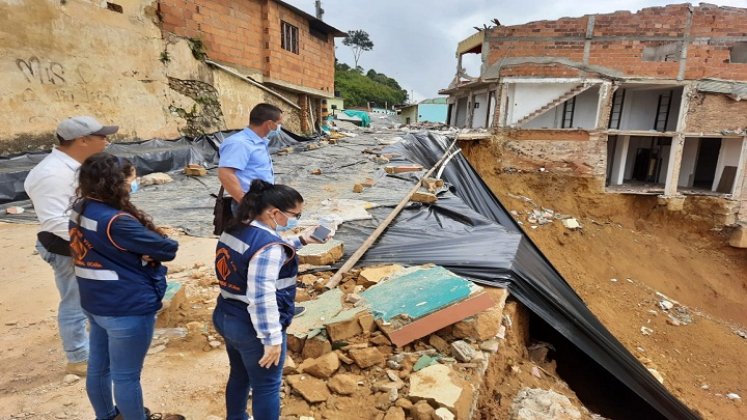 Los volqueteros piden que los tengan en cuenta al momento de tomar decisiones tan drásticas como impedirles el paso por la zona. /Fotos: Cortesía / La Opinión