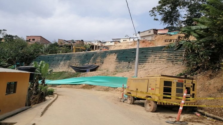 Los volqueteros piden que los tengan en cuenta al momento de tomar decisiones tan drásticas como impedirles el paso por la zona. /Fotos: Cortesía / La Opinión