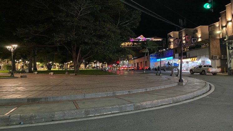 Vándalos se hurtaron el cableado del alumbrado público del parque Principal de Ocaña./ Foto cortesía