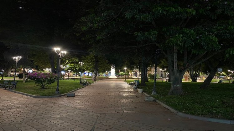 Vándalos se hurtaron el cableado del alumbrado público del parque Principal de Ocaña./ Foto cortesía