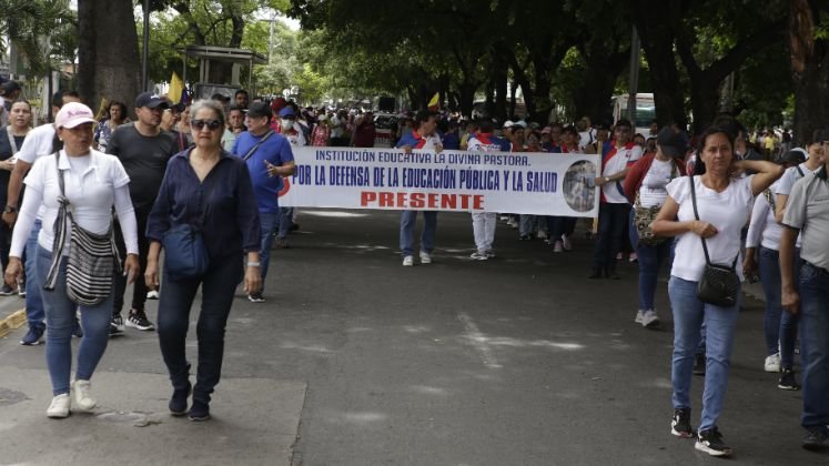 La marcha de los profesores se adelantó de manera pacífica. / Foto: Juan Pablo Cohen / La Opinión 