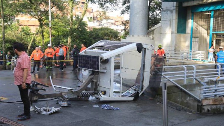 Cabina del metrocable se cayó en la plazoleta de la estación Popular; un muerto y 9 heridos