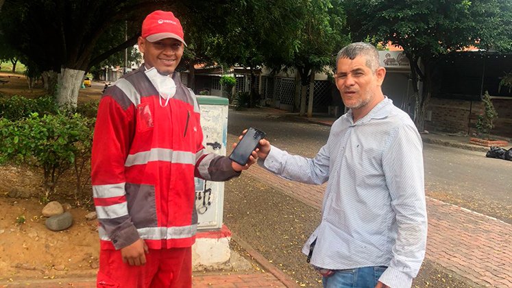 Operario de Veolia regresó celular perdido en Cúcuta 