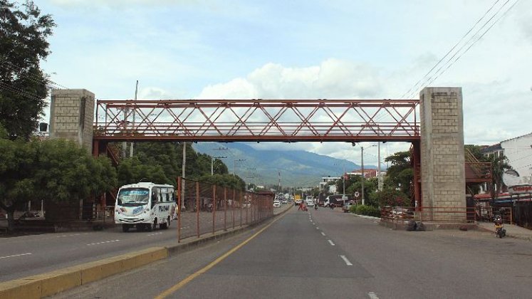 El puente está ubicado en toda la avenida principal de Tierra Linda. / Foto: Carlos Ramírez. 