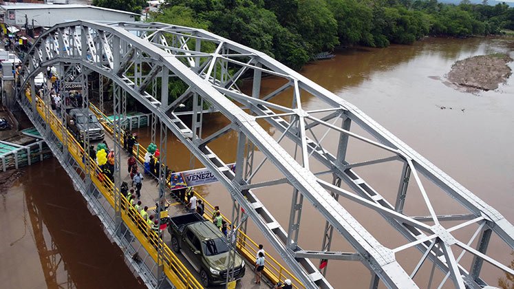 Los funcionarios de la DIAN que deben estar en el puente de Puerto Santander no tienen, por ahora, condiciones de seguridad./ Foto Carlos Ramírez-La Opinión