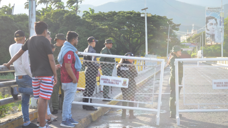 Cierre de frontera tomó por sorpresa a muchos venezolanos que venían de viaje a votar. 