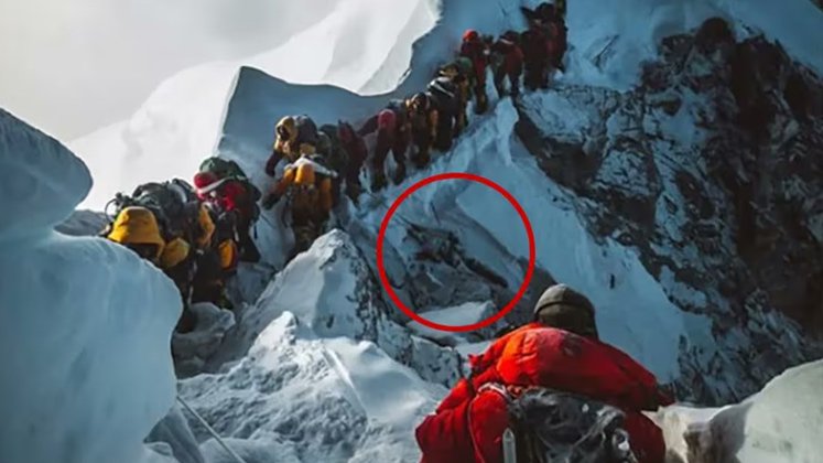 Encuentran cuerpos en el Everest