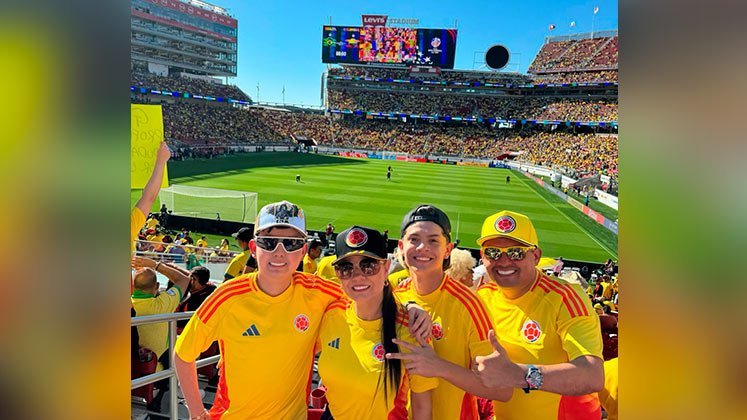 La familia Sarmiento, de Cúcuta, ahorró para ir a disfrutar el partido de Colombia contra Brasil, en California./ Foto Cortesía