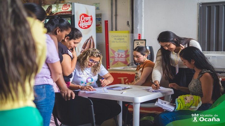 Madres gestantes recibieron bonos de productos saludables para el sano crecimiento de los recién nacidos./ Foto cortesía: La Opinión.