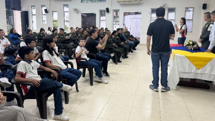 Cada viernes, en los salones de la institución educativa se realizan las clases. 