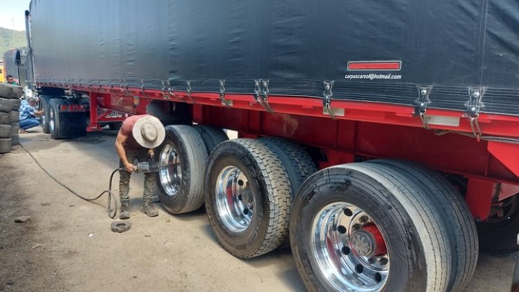 Los transportadores también señalaron que los costos operacionales, repuestos, lubricantes, llantas y otros elementos esenciales para el transporte de carga son insostenibles./ Foto: Cortesía / La Opinión