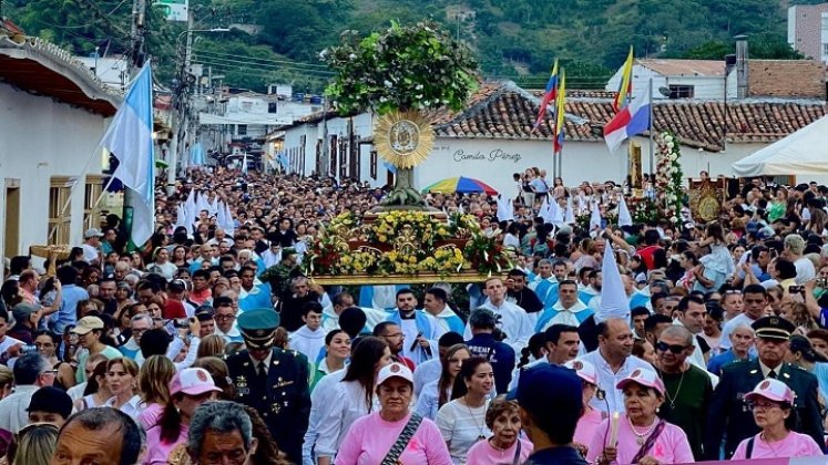 La multitudinaria procesión en honor a la patrona la virgen de la Torcoroma es el mejor termómetro del fervor religioso de los ocañeros./ Foto cortesía: La Opinión.