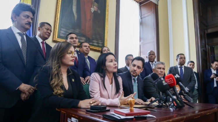 La bancada del partido Cambio Radical radicó su proyecto de ley estatutaria de reforma a la salud ante la Secretaría General del Senado. / Foto Colprensa