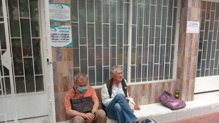 Espera en farmacias. 