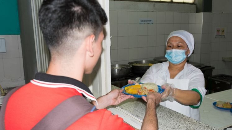 Los niños y jóvenes volverían a recibir los alimentos el 15 de octubre hasta el último día del calendario escolar.  / Foto: Cortesía / La Opinión