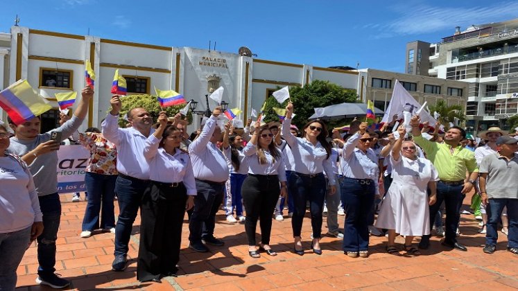 A través de muestras folclóricas los ocañeros claman continuidad de los diálogos de paz en Colombia. /Foto: cortesía: La Opinión. 