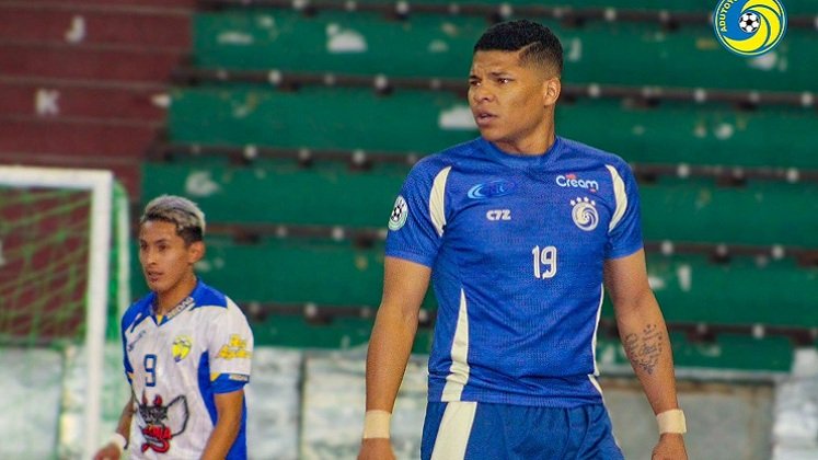 Jhon Deivi Delgado, juega con el Adutoys FC de la Paz, Bolivia.