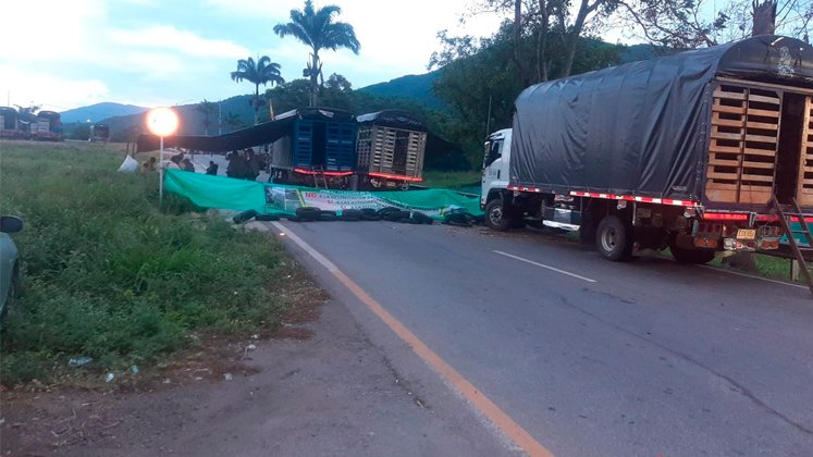 Bloqueo en el peaje Los Acacios