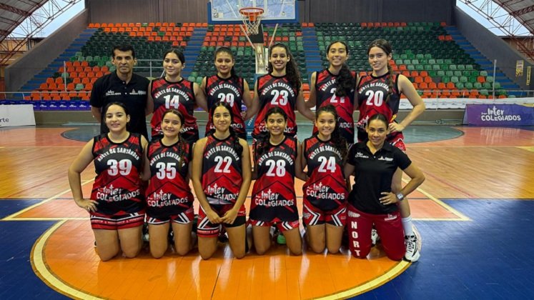 Equipo femenino de baloncesto juvenil del Calansanz.