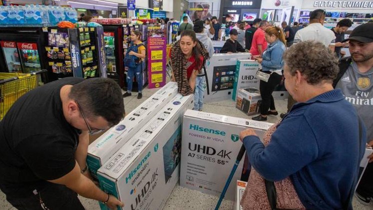 El Black Friday llega a Colombia este 29 de noviembre, marcando el inicio de la temporada navideña y ofreciendo grandes descuentos.