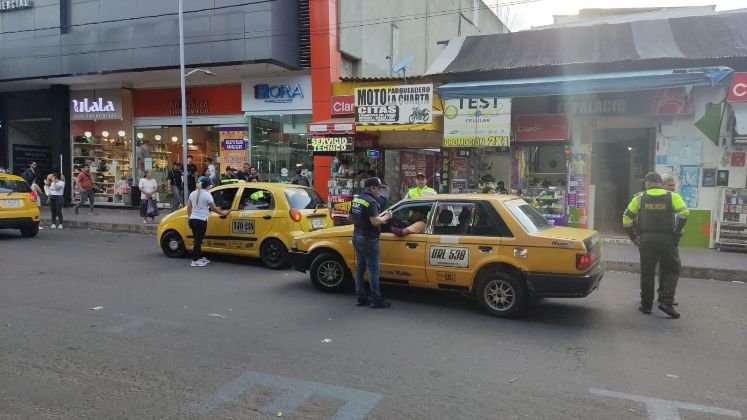 Taxistas asociados le reclamaron al alcalde por la persecución que les tienen y no los deja trabajar/Foto Carlos Ramírez/La Opinión