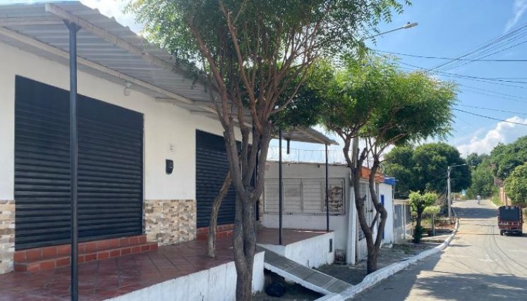 Según los vecinos, el establecimiento comercial donde ocurrió el ataque es conocido como ‘billares El Pollo’. 