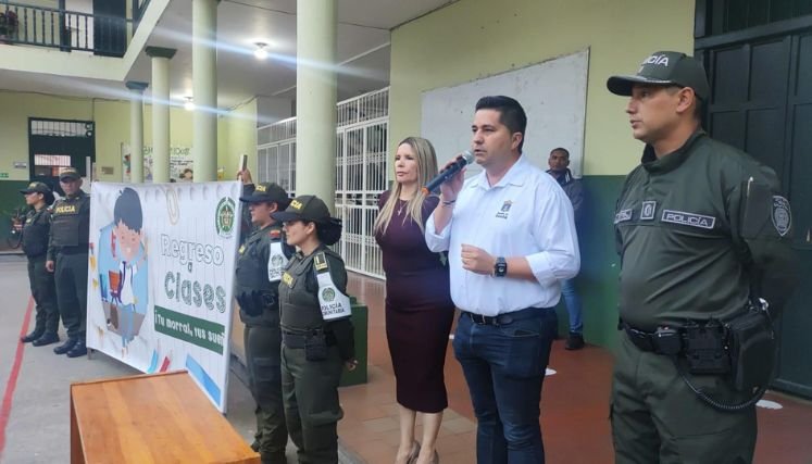 Las autoridades locales implementan campañas de prevención de delitos en los entornos escolares.