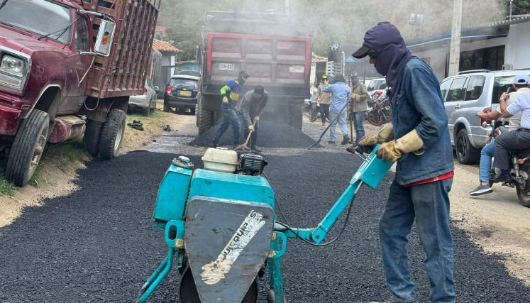 El Instituto Nacional de Vías adelanta trabajos de refacción de la carretera hacia el santuario Agua de la Virgen.