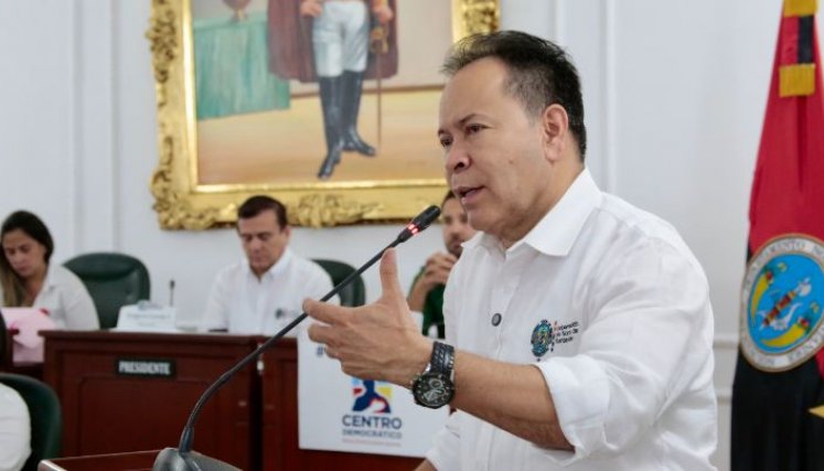 Gobernador William Villamizar en la clausura de las extras de la Asamblea/Foto cortesía