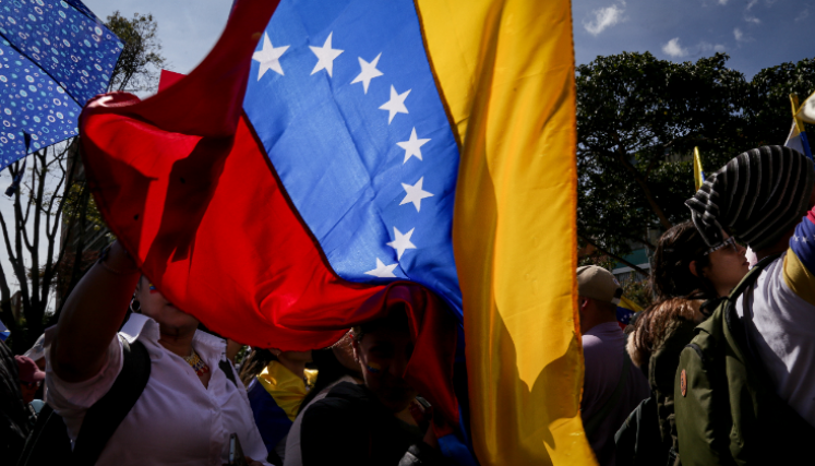 Manifestación de venezolanos en plaza de Lourdes