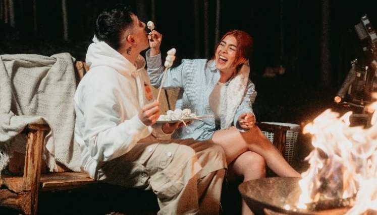 Andy Rivera lanza ‘Dame Un Beso’ y enciende las redes con amor.